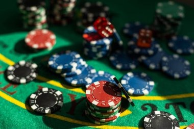 gudangtoto app home screen showing live-dealer table tiles and sportsbook menu